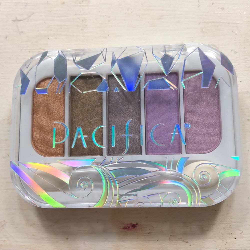 Eye shadow palette